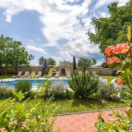 Ive Comfortable Holiday Villa Barban